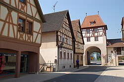 Lauda - 002 - Häuser mit Stadttor